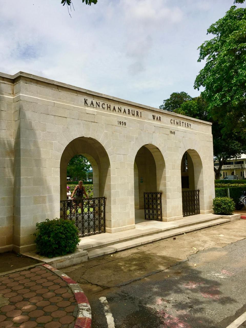 The Nine Guest House Kanchanaburi Exterior photo