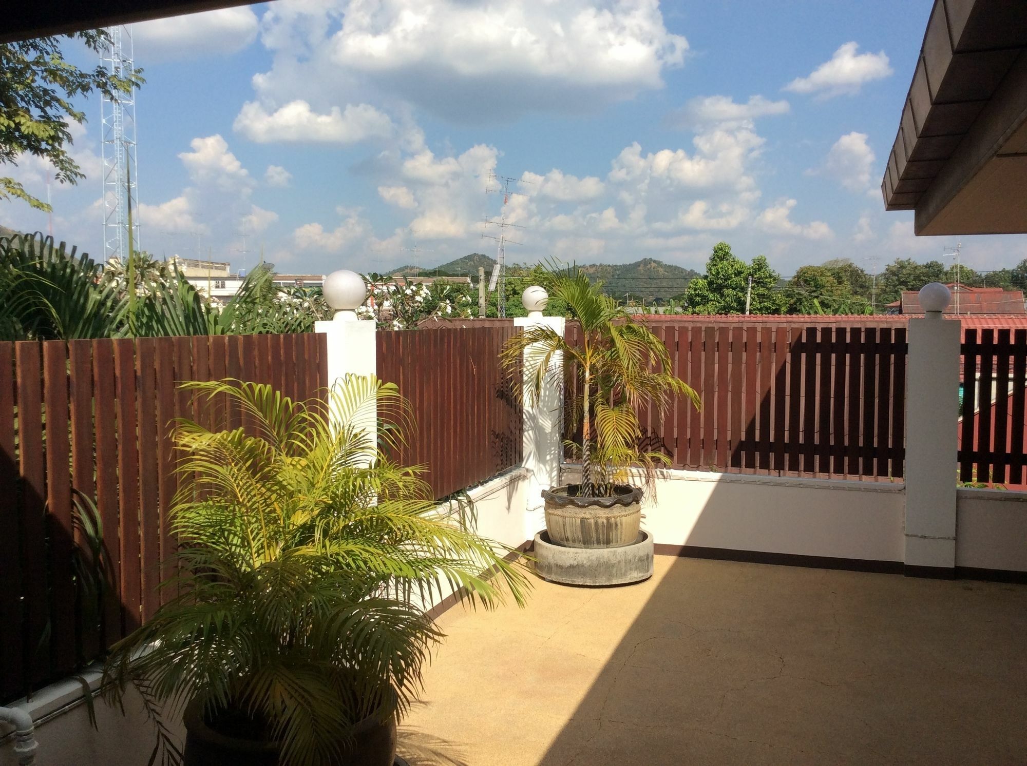 The Nine Guest House Kanchanaburi Exterior photo