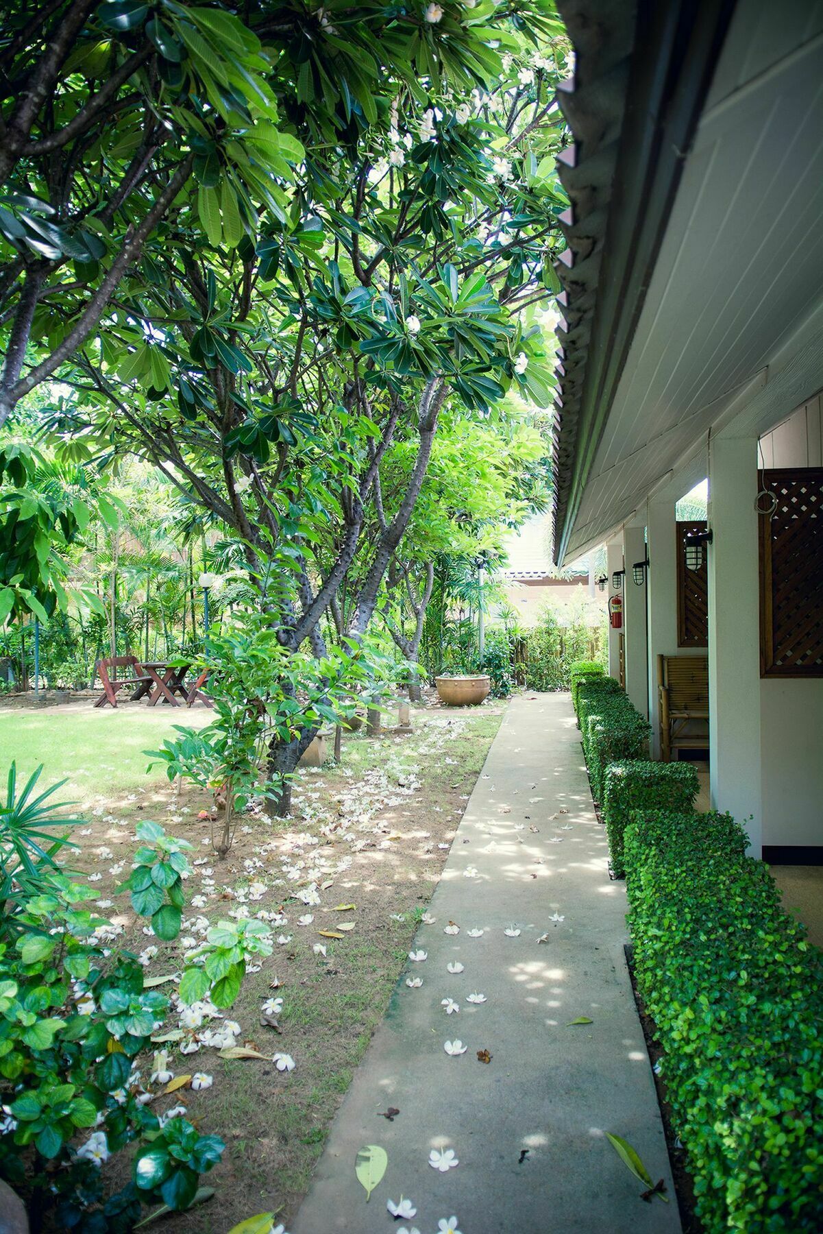 The Nine Guest House Kanchanaburi Exterior photo